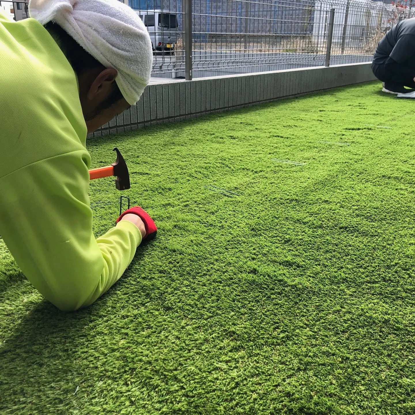 埼玉県狭山市にて、新築戸建てのお庭に人工芝の施工を行わせてい...