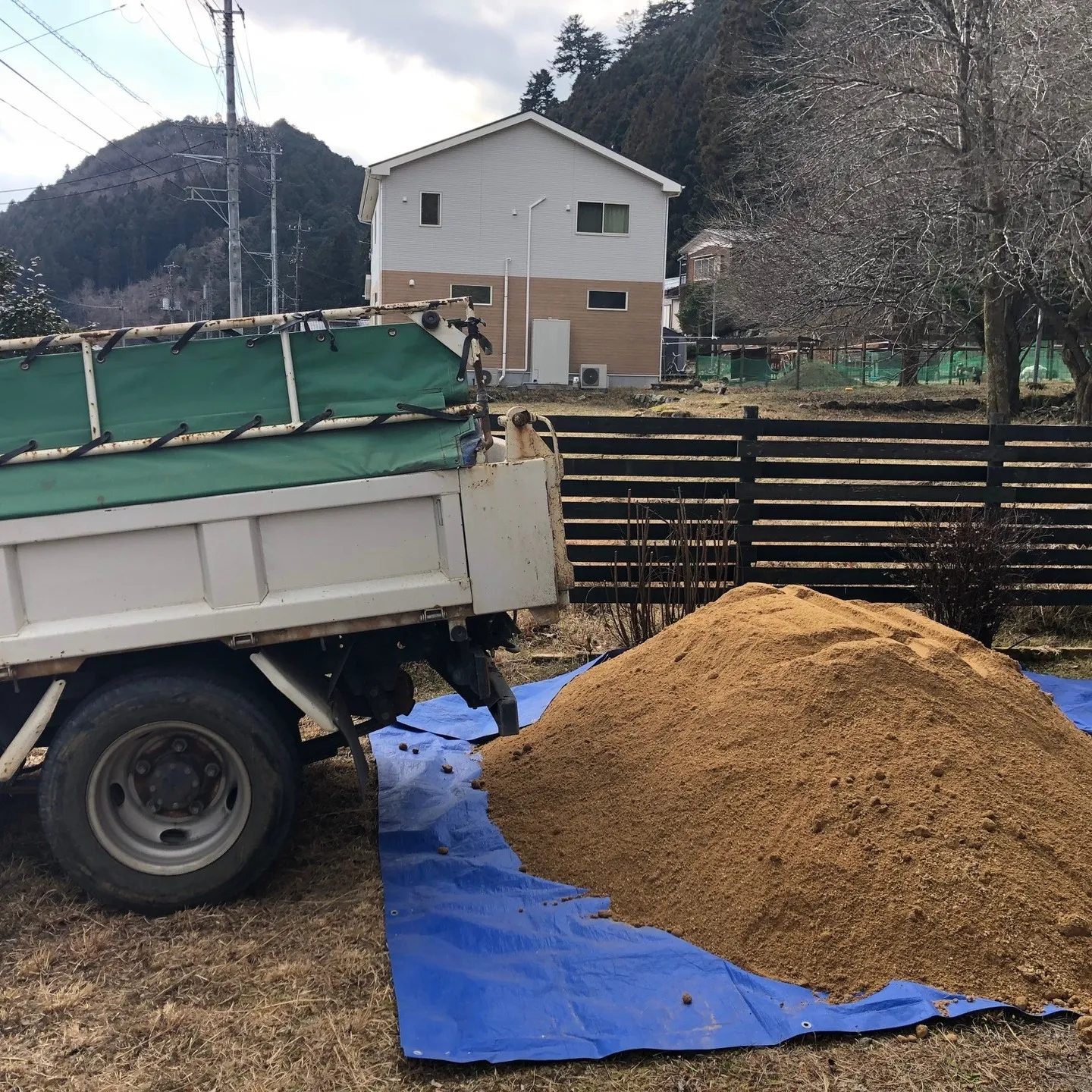 埼玉県の一軒家のお庭に、素敵なドッグランが完成しました🐶✨。