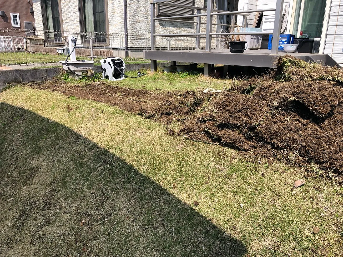 天然芝の手入れにお悩みではありませんか?🌿毎週の芝刈り、水や...