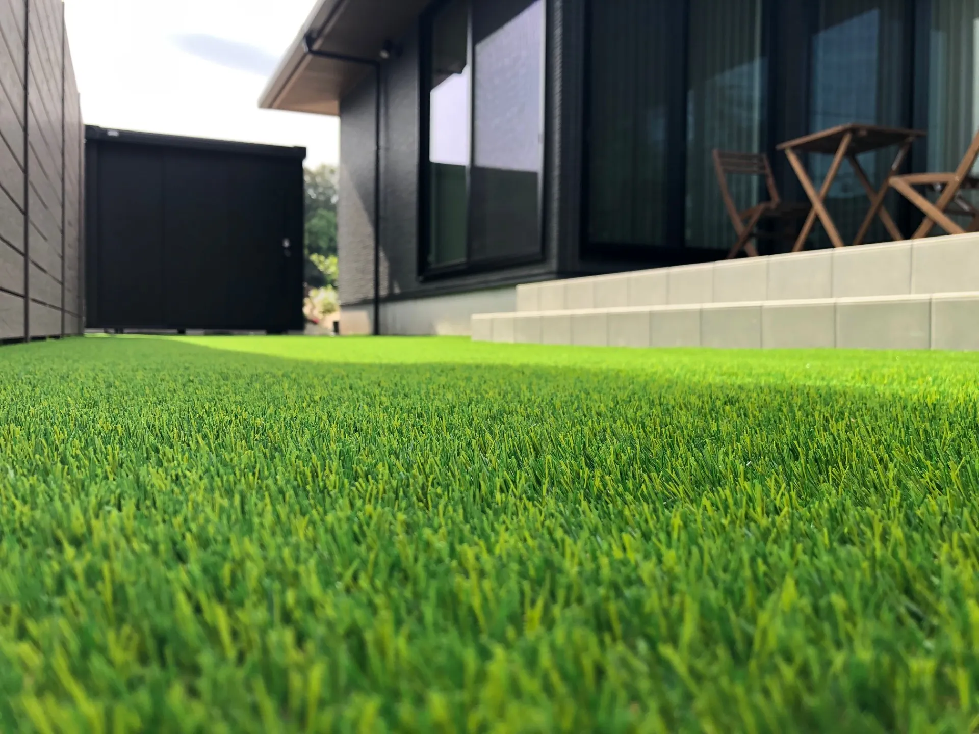 新築の庭に天然芝 or 人工芝？迷ったら知っておきたい比較ポイント