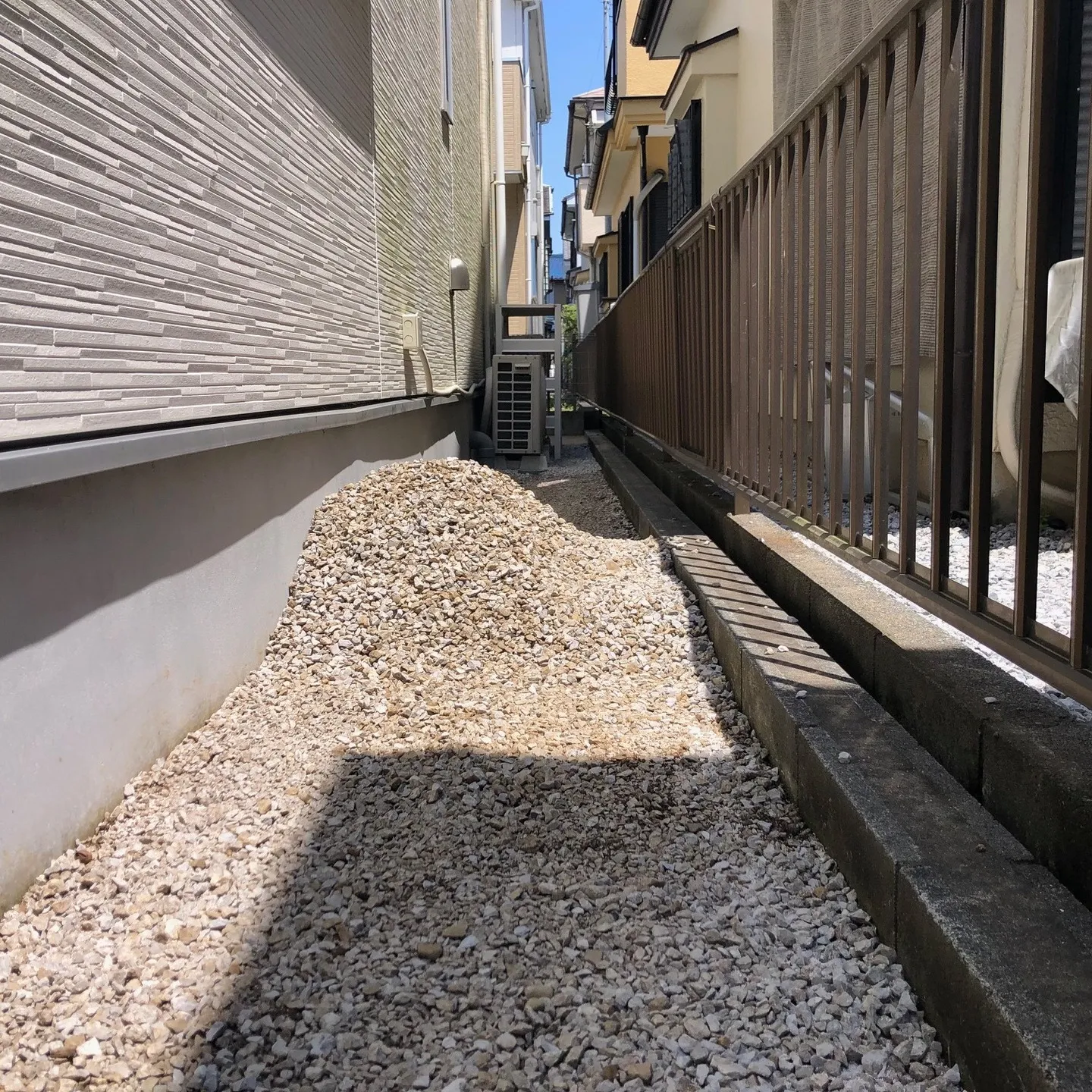 こんにちは!😊 砂利の庭を素敵な緑の空間に変える方法をお探し...