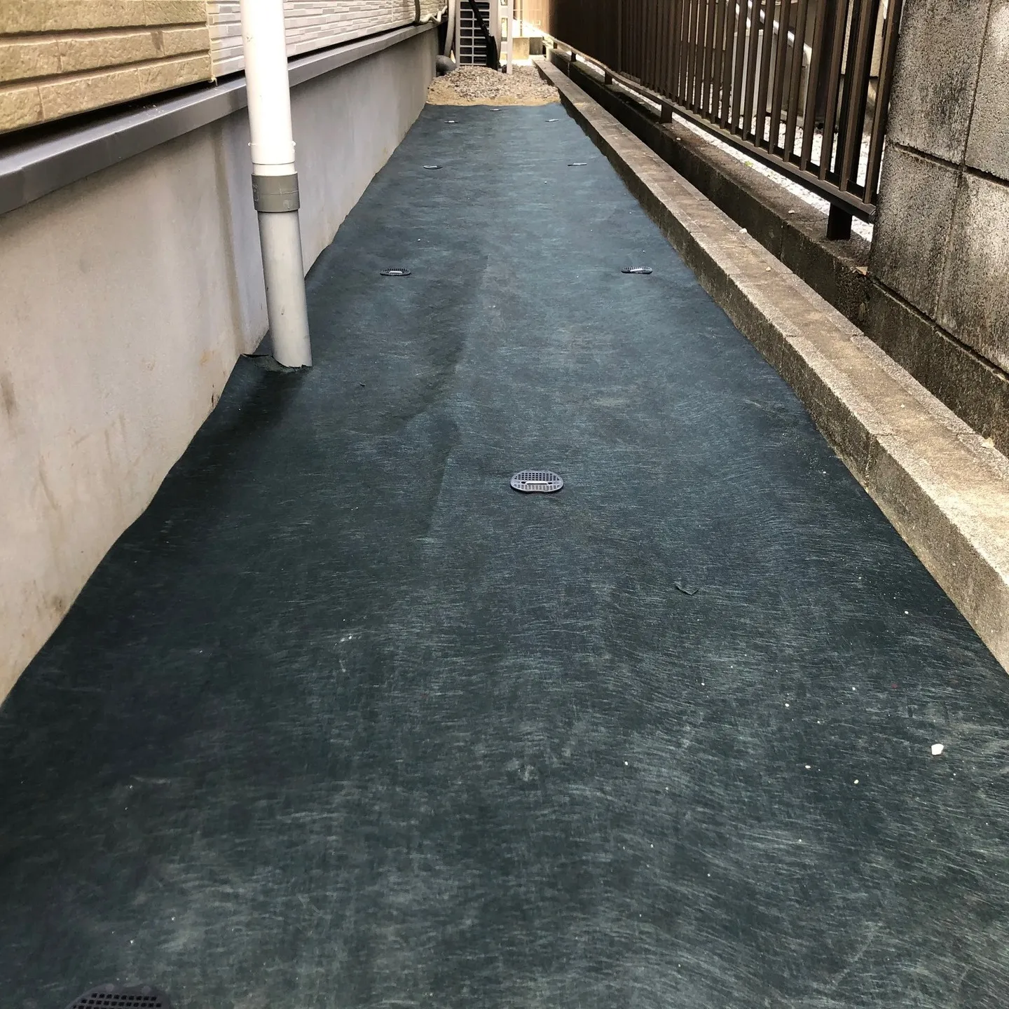 こんにちは!😊 砂利の庭を素敵な緑の空間に変える方法をお探し...