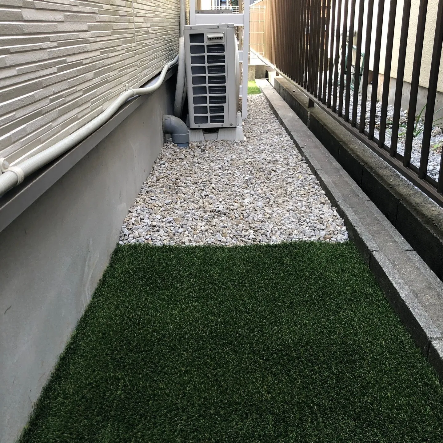 こんにちは!😊 砂利の庭を素敵な緑の空間に変える方法をお探し...