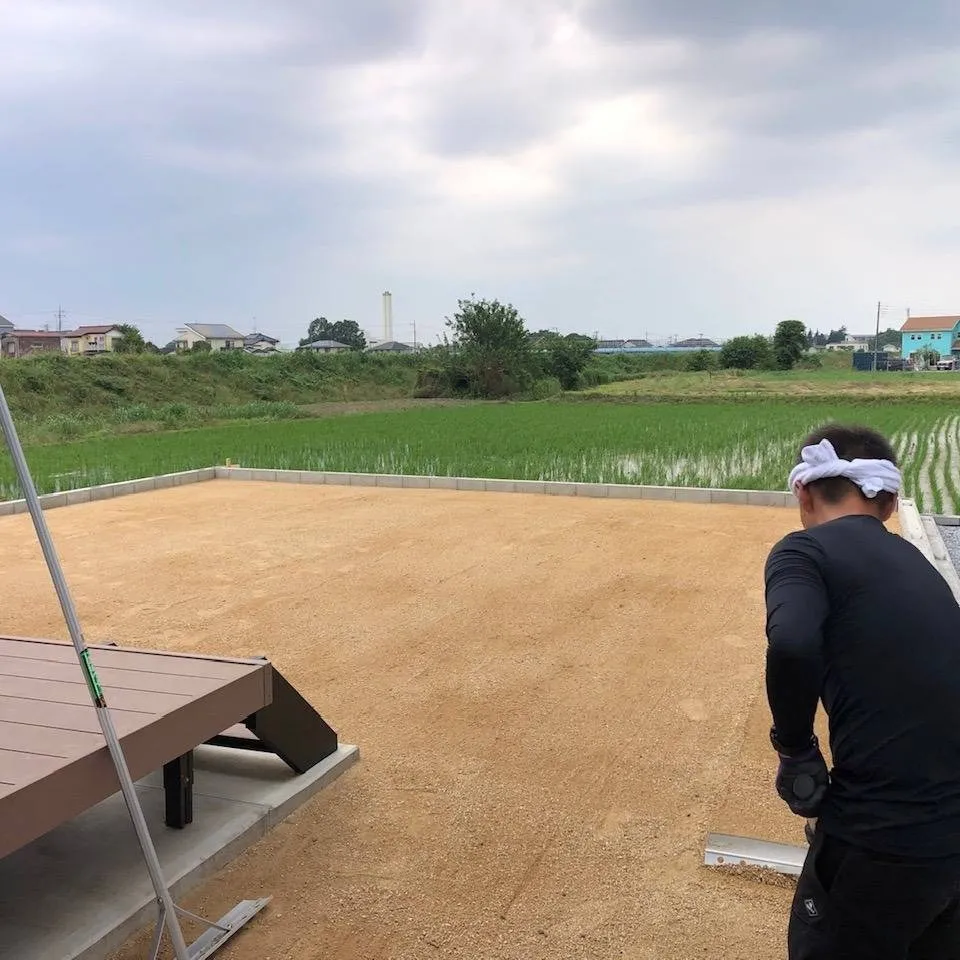 人工芝施工をお考えの方へ！✨人工芝は見た目が美しいだけでなく...