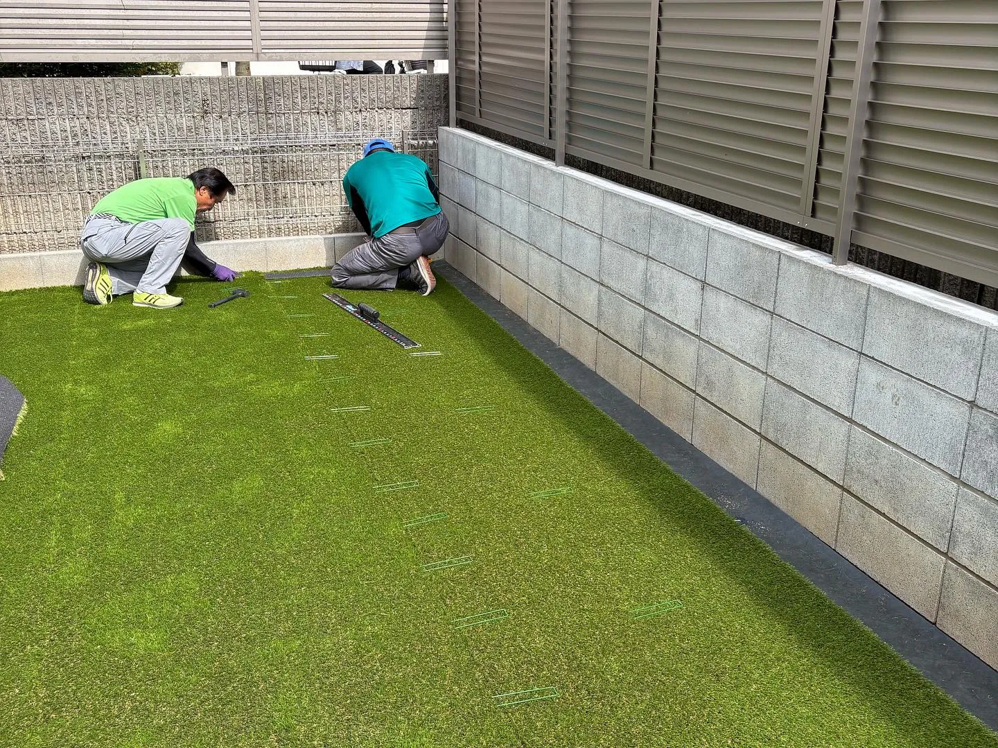 埼玉県所沢市の戸建て住宅のお庭に人工芝を施工させていただきま...