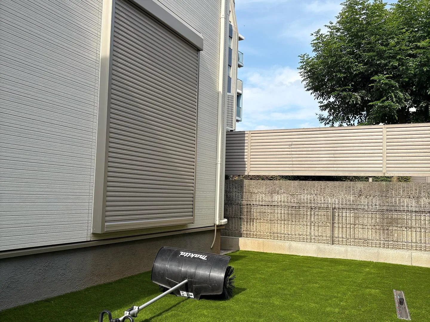 埼玉県所沢市の戸建て住宅のお庭に人工芝を施工させていただきま...