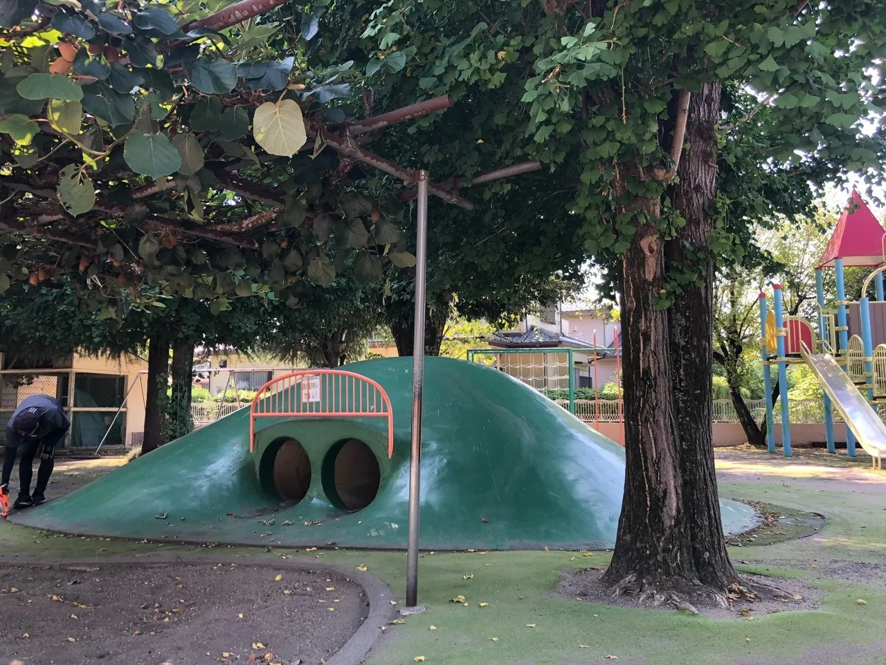 人工芝が剝がれてしまっている部分もありました