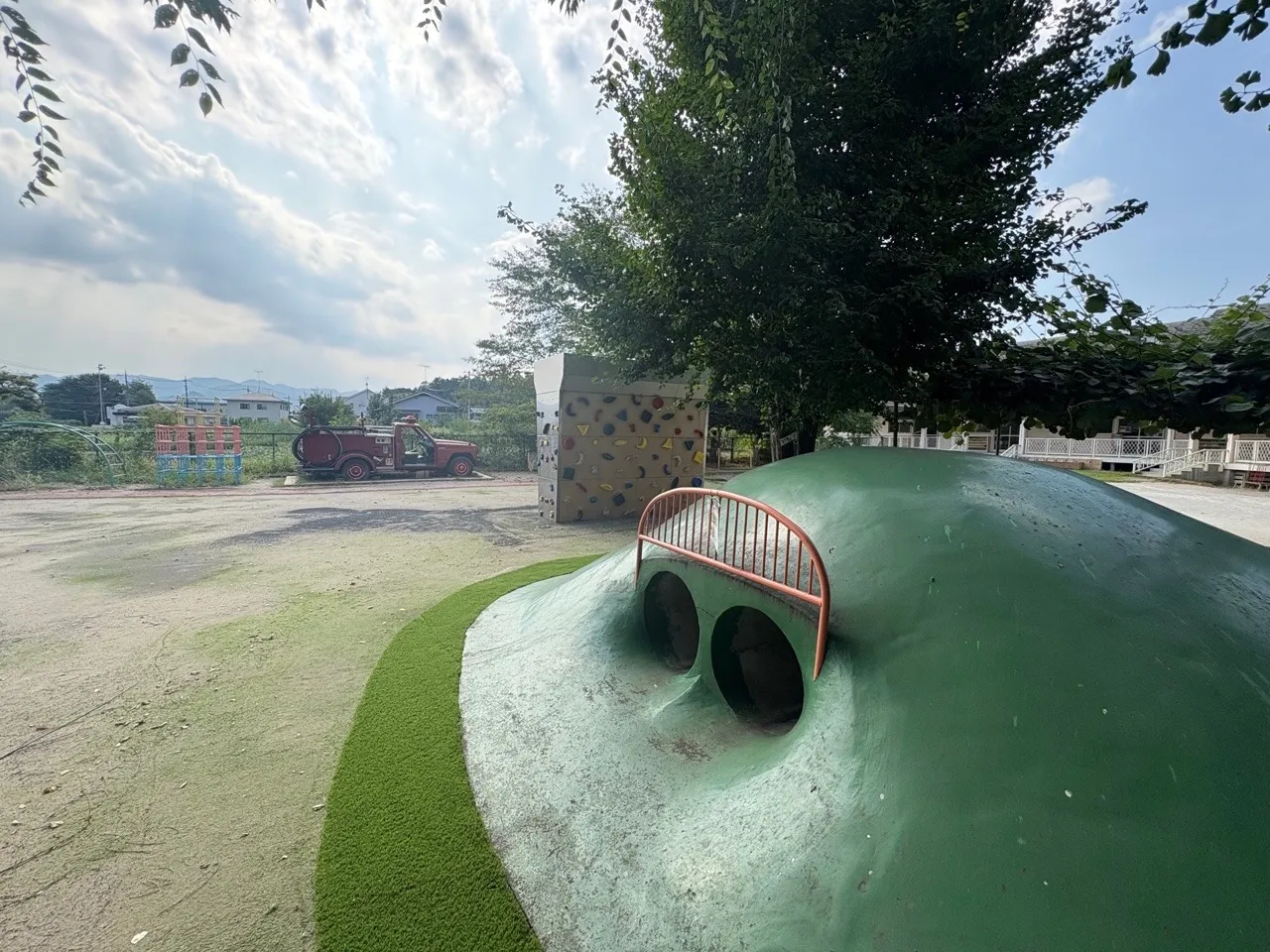 子供たちが安心して遊べる環境づくり｜埼玉県の幼稚園で人工芝の補修施工