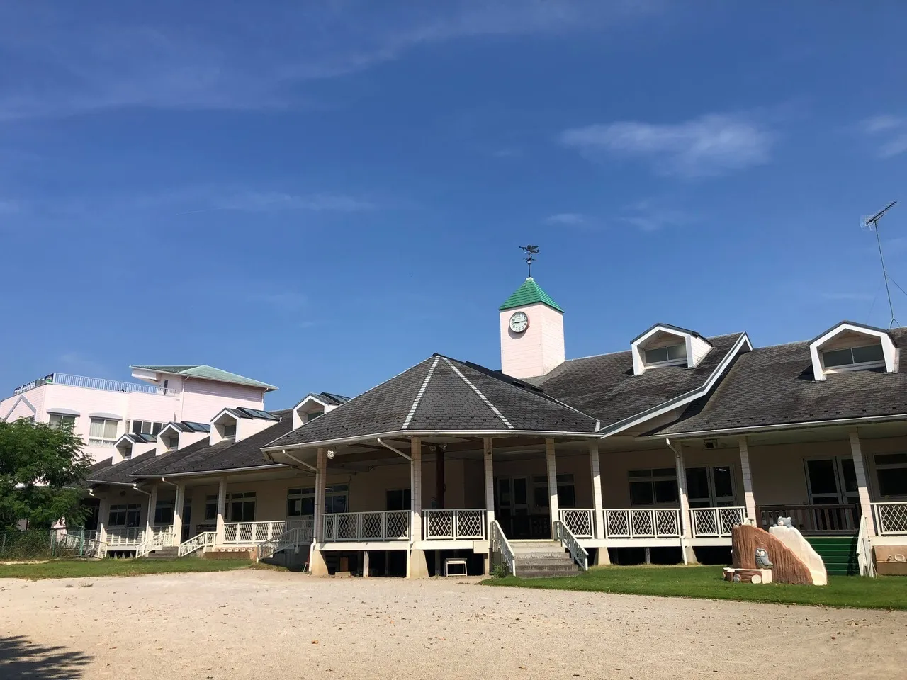 子供たちが安心して遊べる環境づくり｜埼玉県の幼稚園で人工芝の補修施工