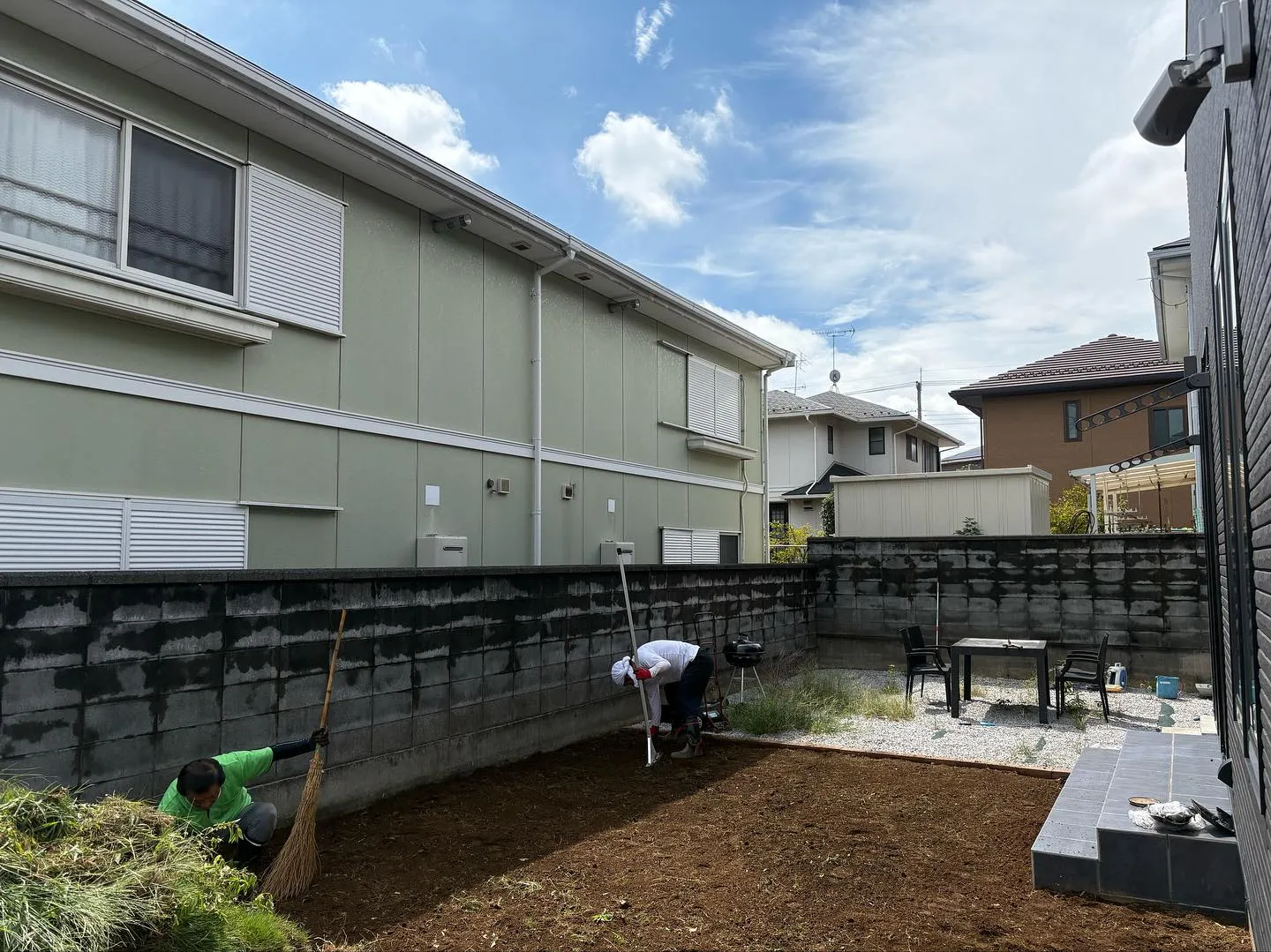 埼玉県嵐山町にお住まいの方から、戸建てのお庭への人工芝施工を...