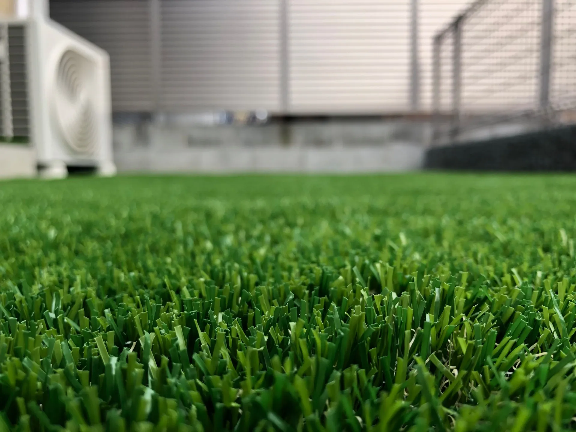 天然芝のような自然な見た目と触り心地。