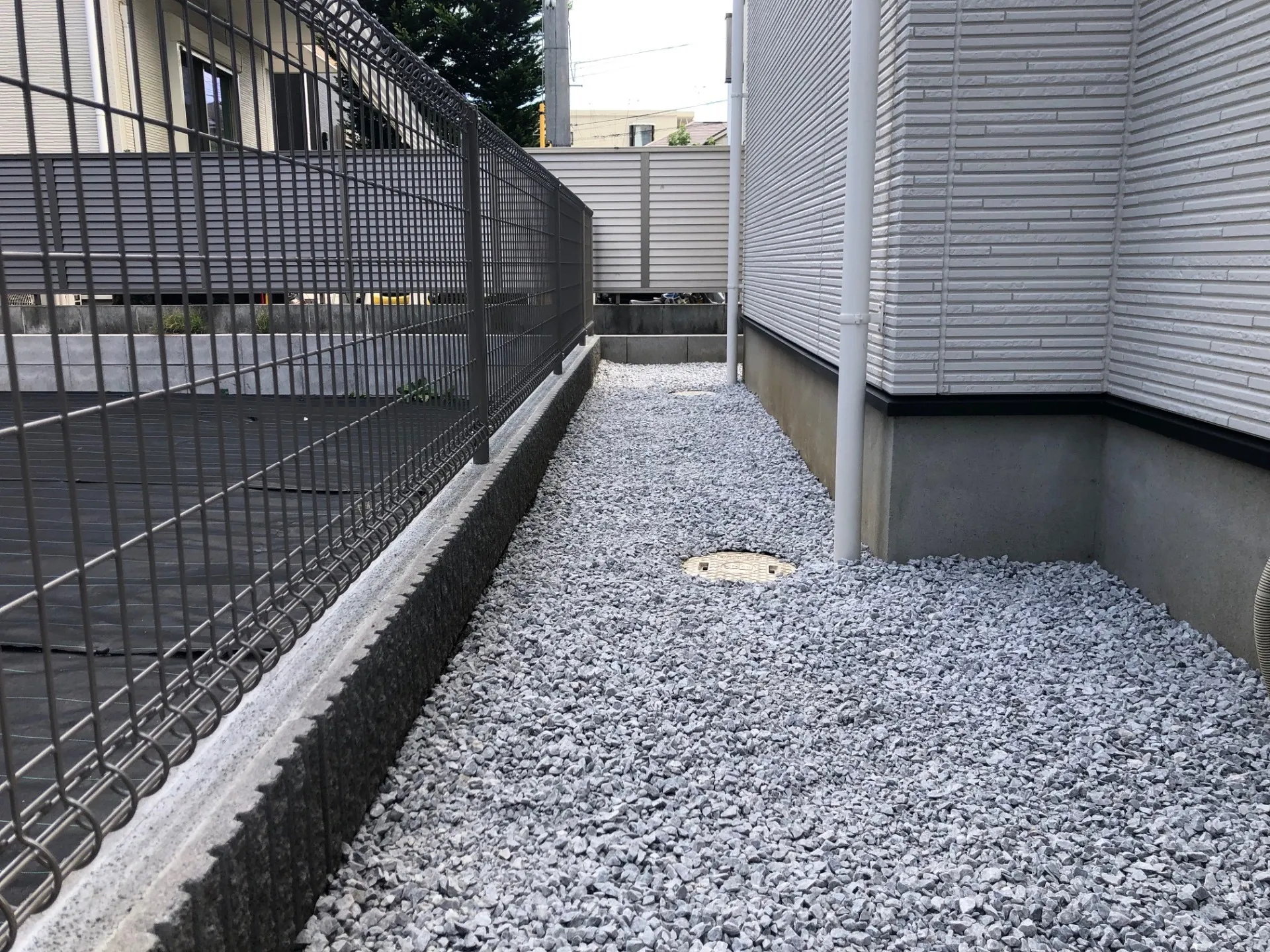 🏡【東京都西東京市】新築外構に人工芝＋白砂利で高級感ある仕上がり｜コスパ抜群で大満足の声！