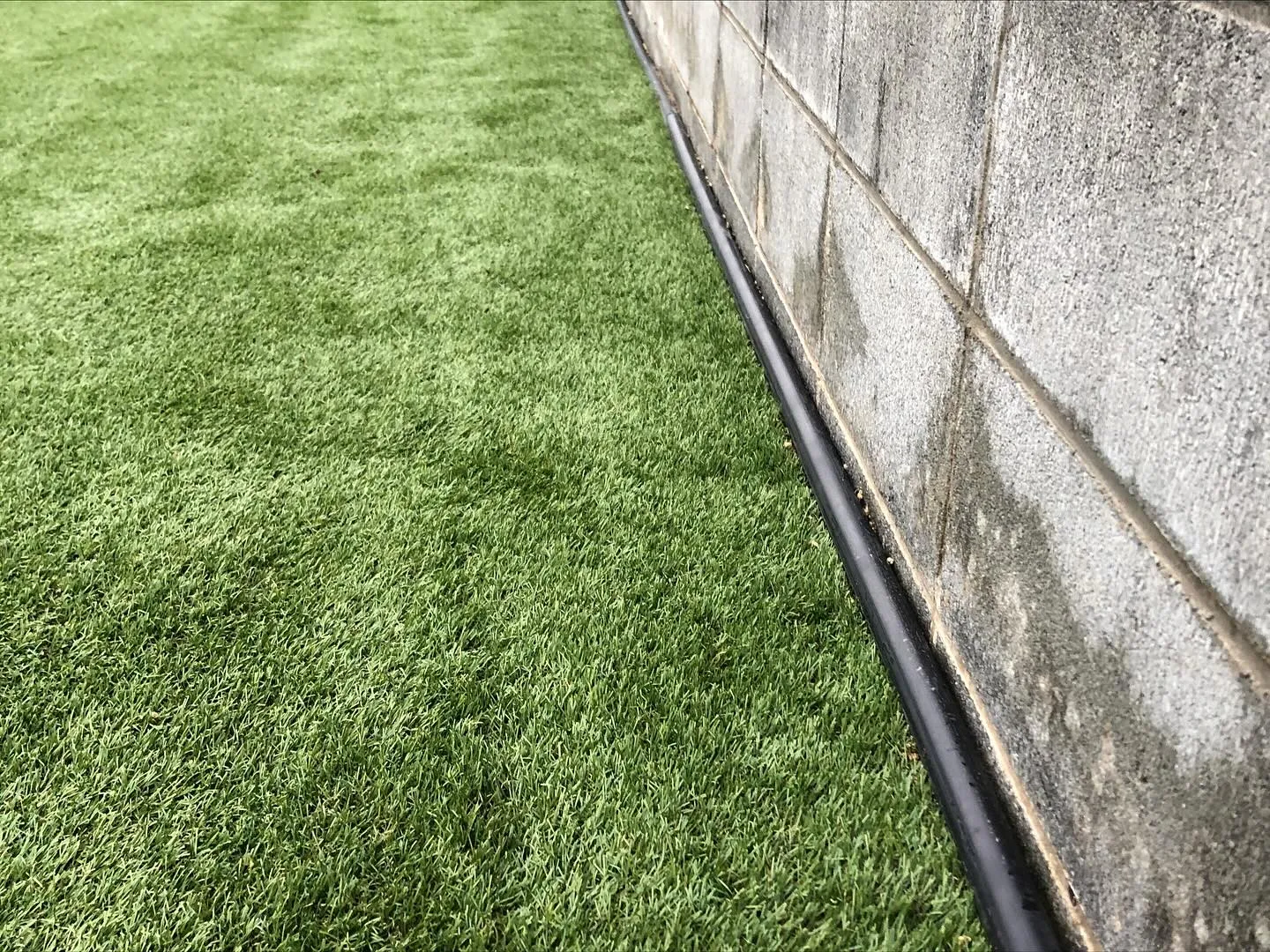 「他社施工の人工芝でもOK👷👌 プロ職人が丁寧に補修します🏡...