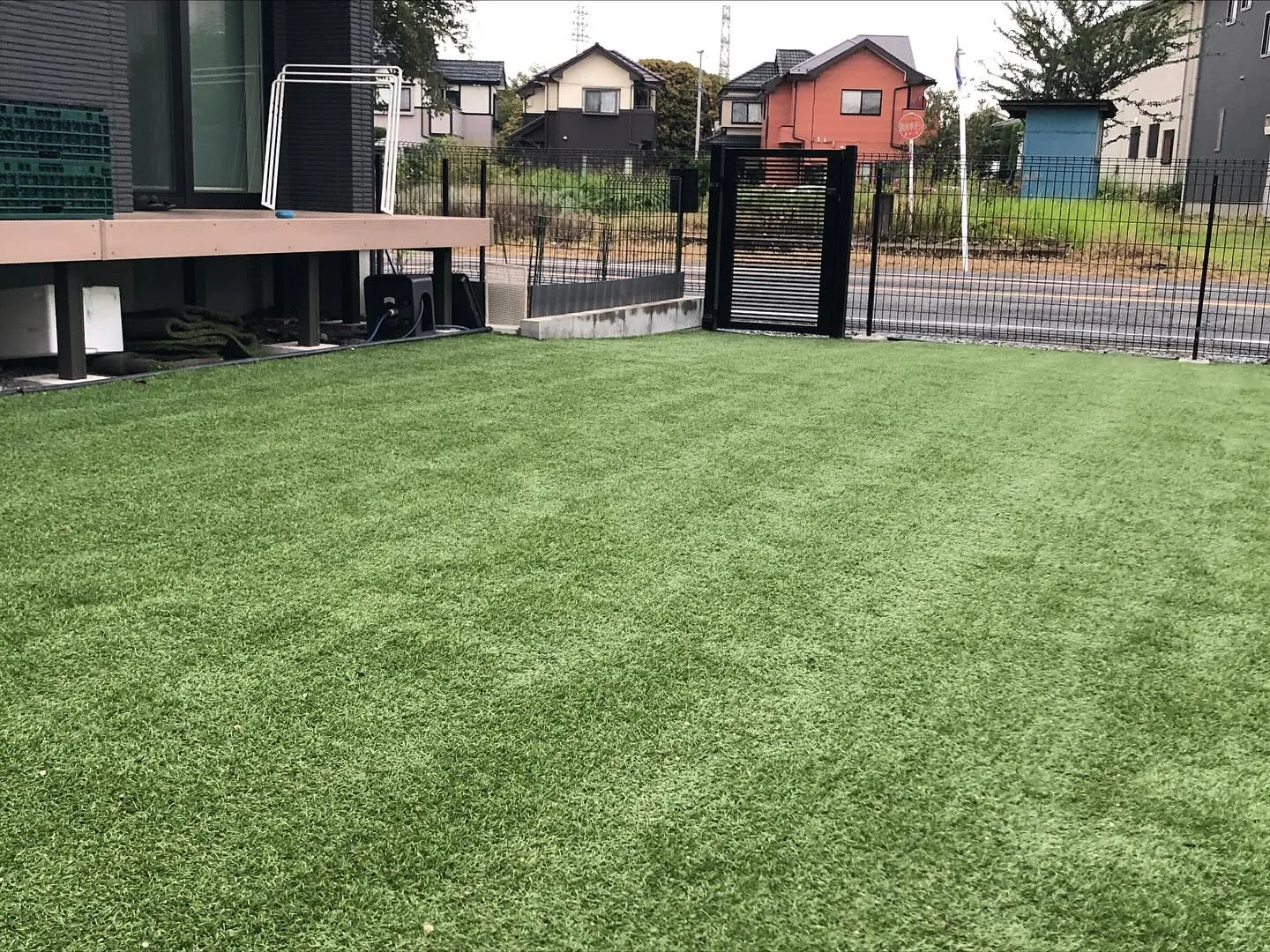 「他社施工の人工芝でもOK👷👌 プロ職人が丁寧に補修します🏡...