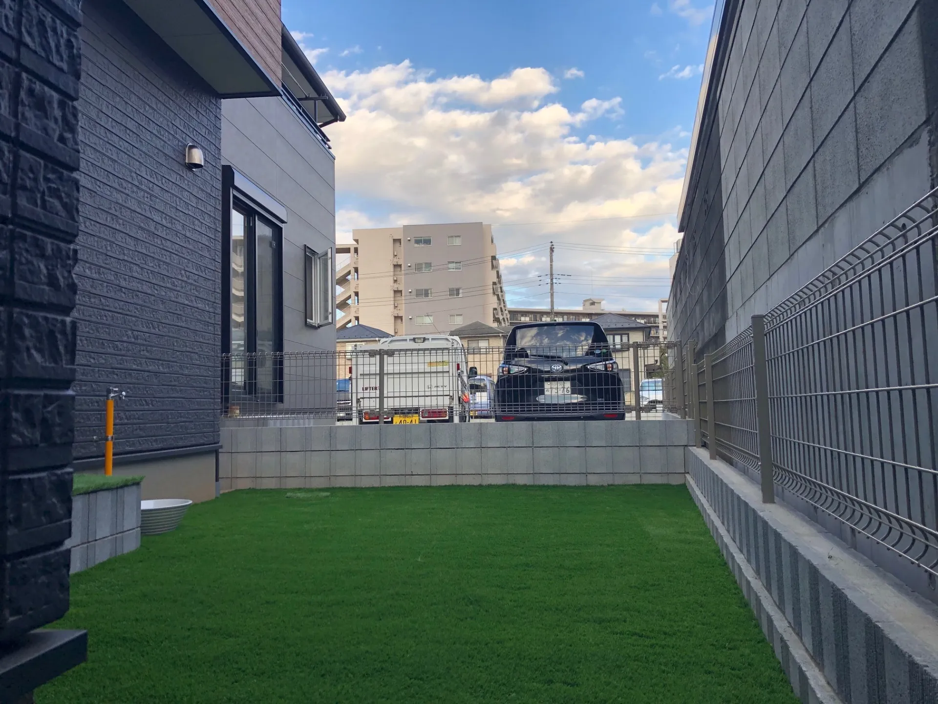 青空にグリーンが映えます。