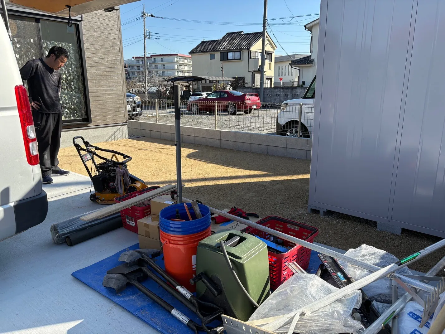 【砂利から人工芝へ】東京都青梅市の戸建ての庭を快適リフォーム｜デッドスペースがドッグランに変身！