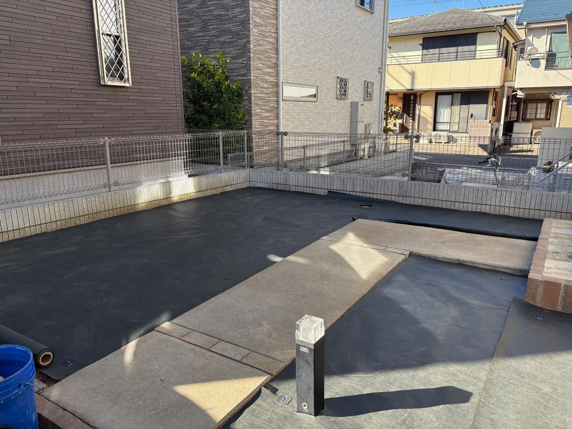 全面に防草シート敷設