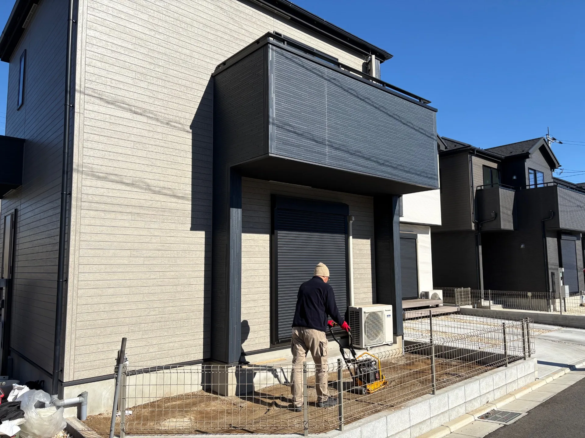 転圧機を使って整地