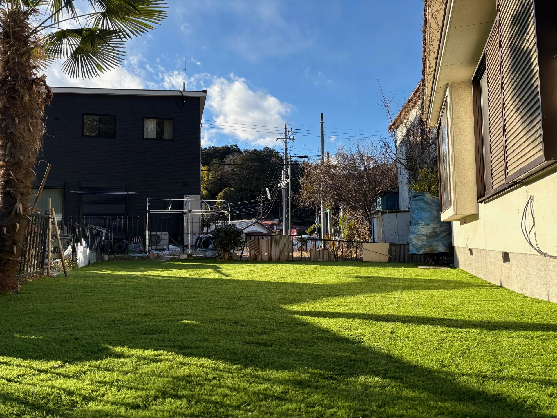 【埼玉県ときがわ町】人工芝×ゴルフパター練習場施工｜高齢の方も安心な“手入れ不要の庭”へ