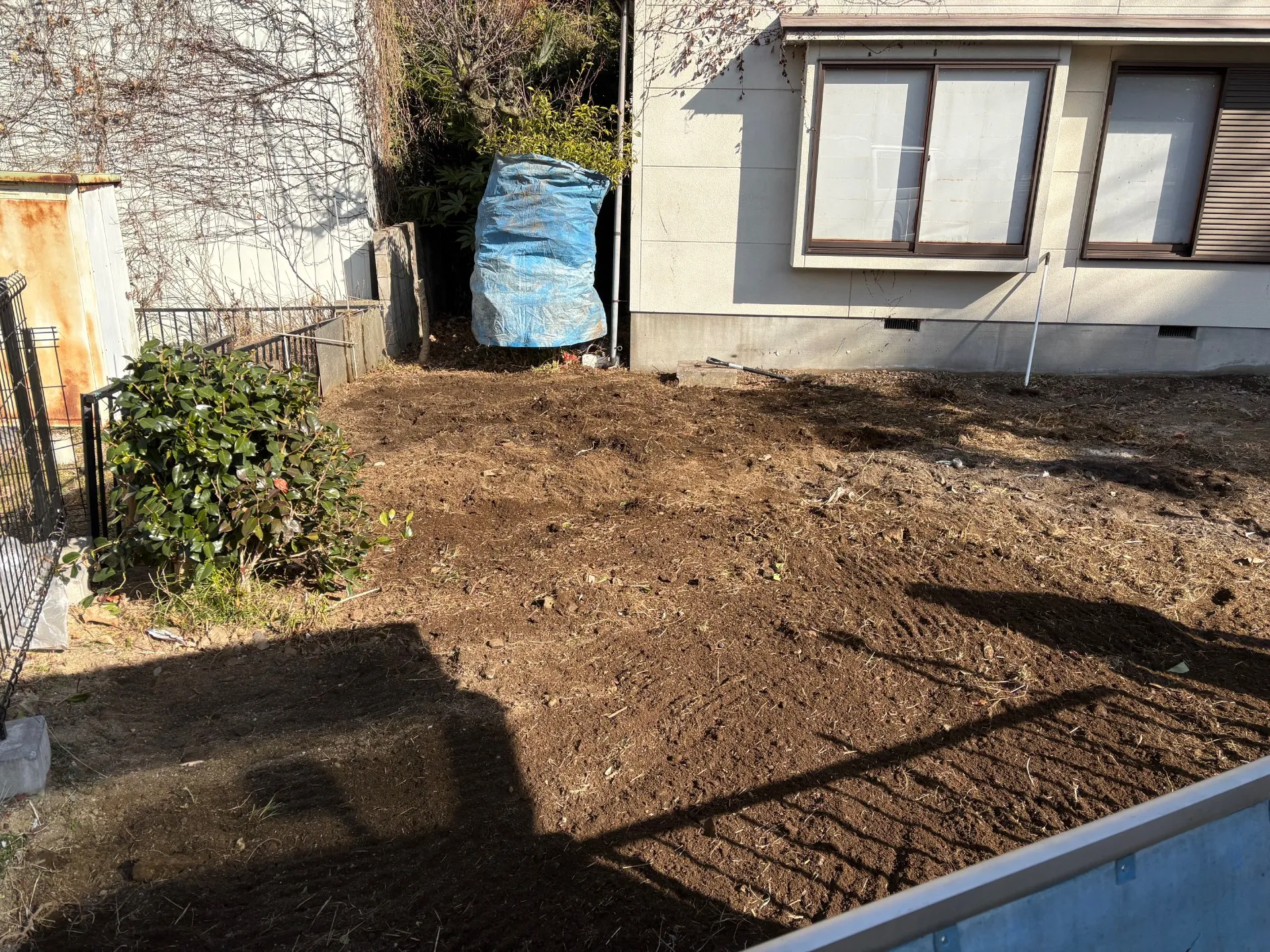 除草・全て片付けて更地の状態にします