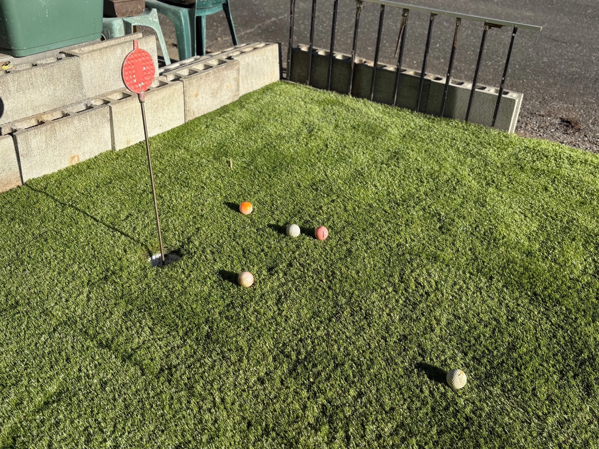 本物のゴルフカップ設置