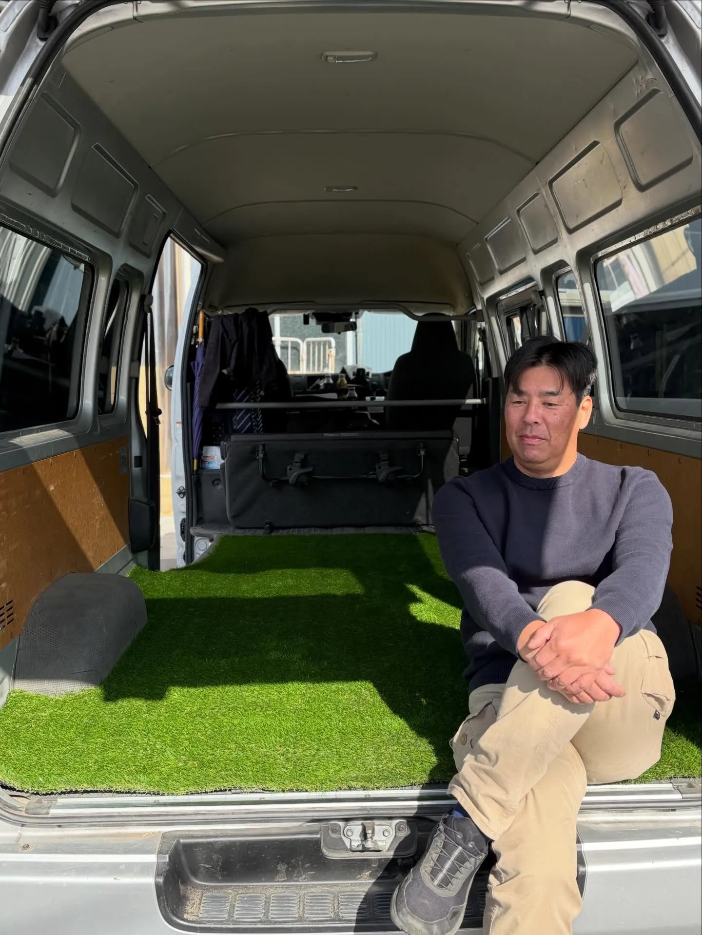 🚗🌱【車内が…まさかの芝生に⁉】