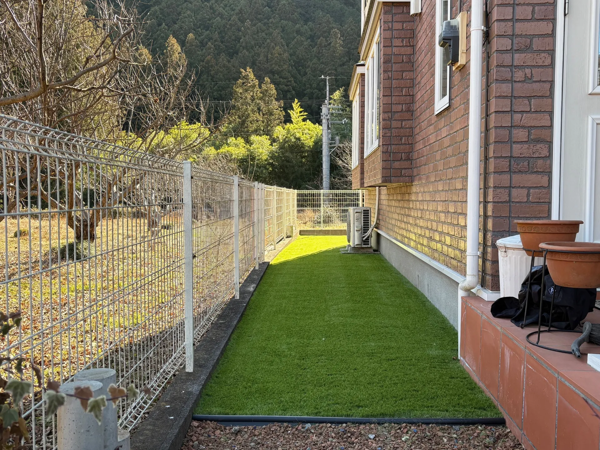 【埼玉県飯能市 ドッグラン人工芝施工】DIY庭からプロ施工へ｜愛犬が全力で走れる安心リフォーム