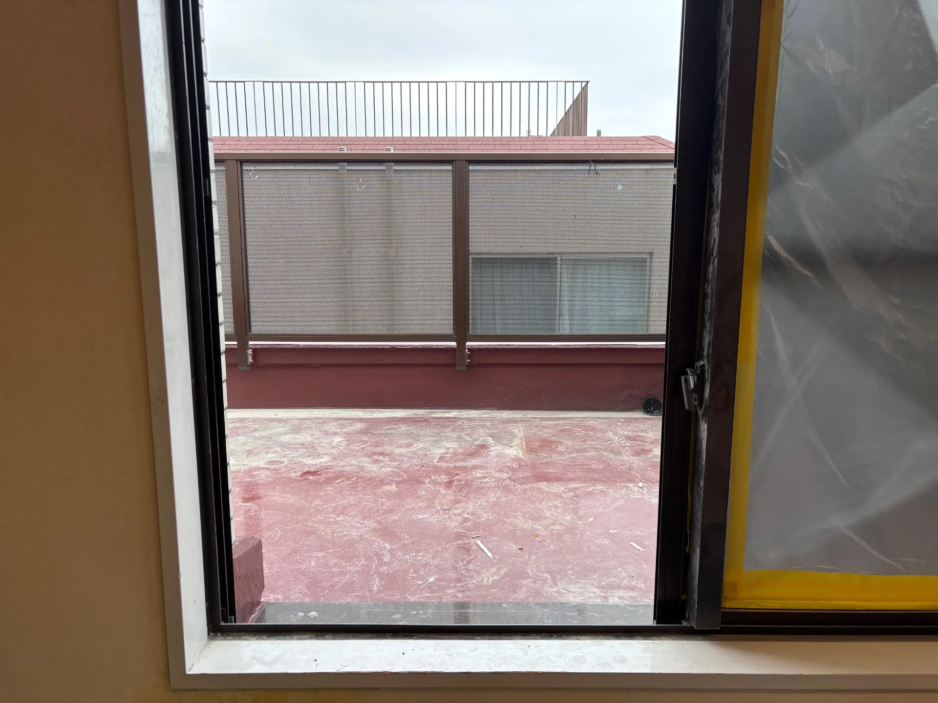 室内からのバルコニー