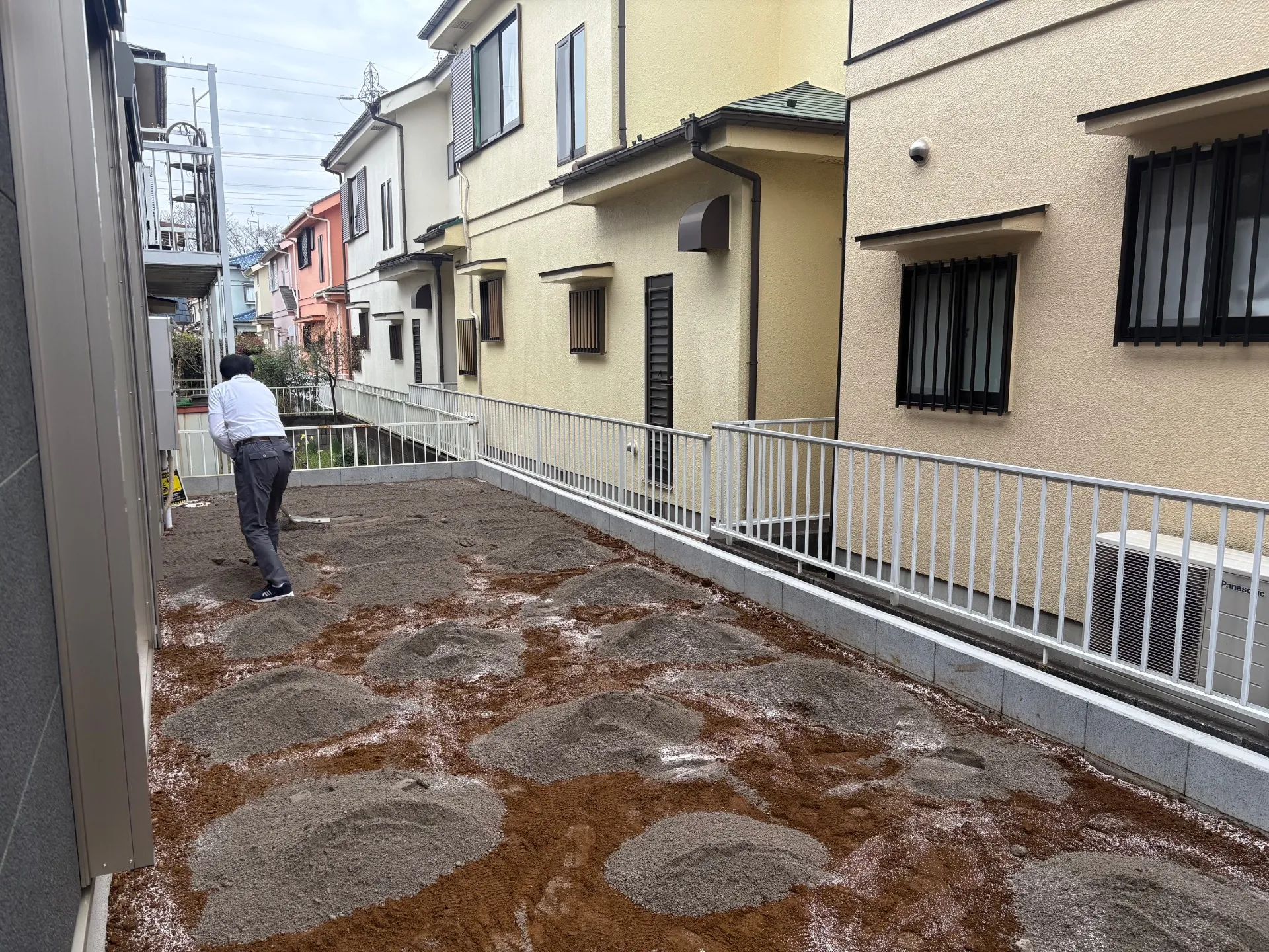 下地砂を入れます