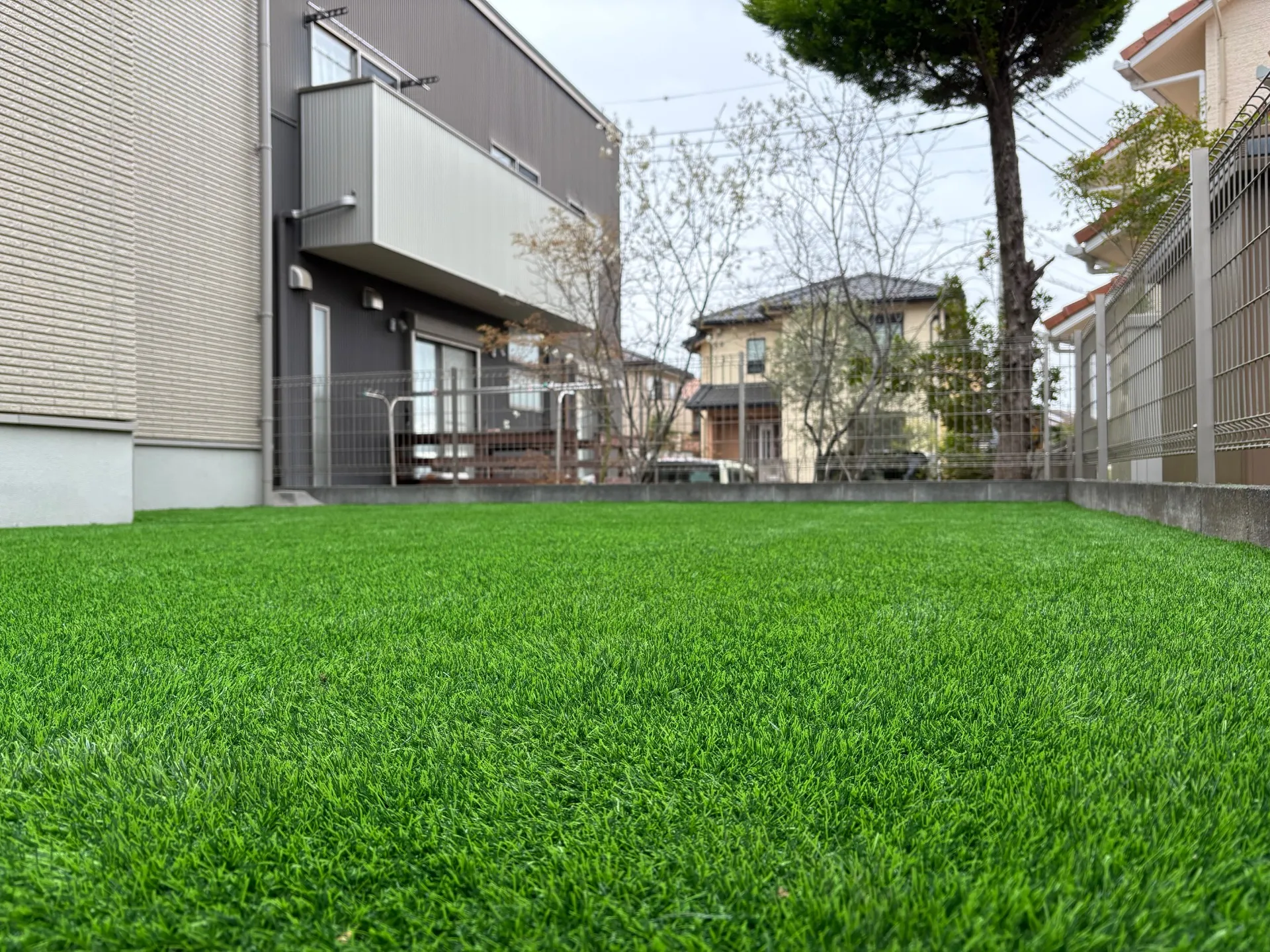 青々とした夏色が1年中楽しめるプロ仕様モデル人工芝