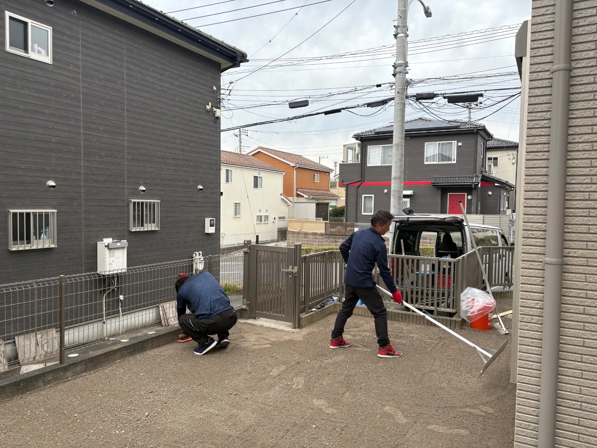 仕上げはトンボで丁寧に慣らします