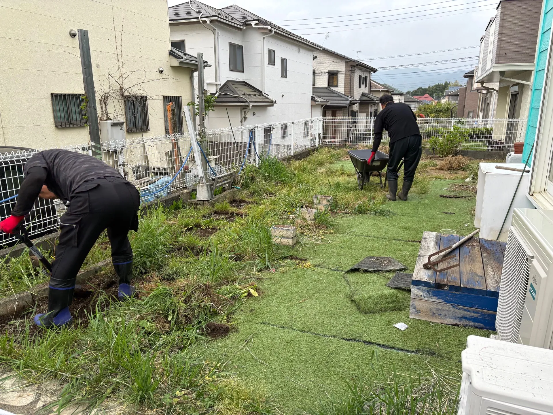 お庭にある物を全て撤去します