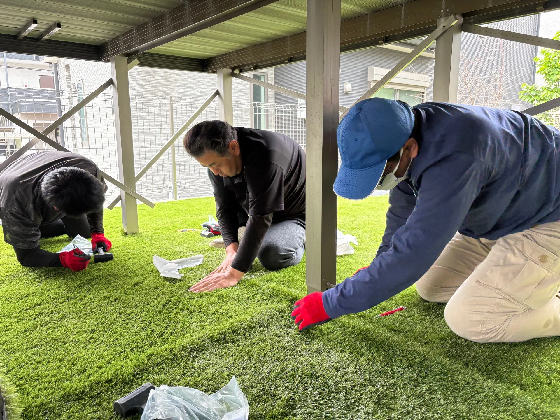 デッキの足回りも隙間の無いよう丁寧に施工