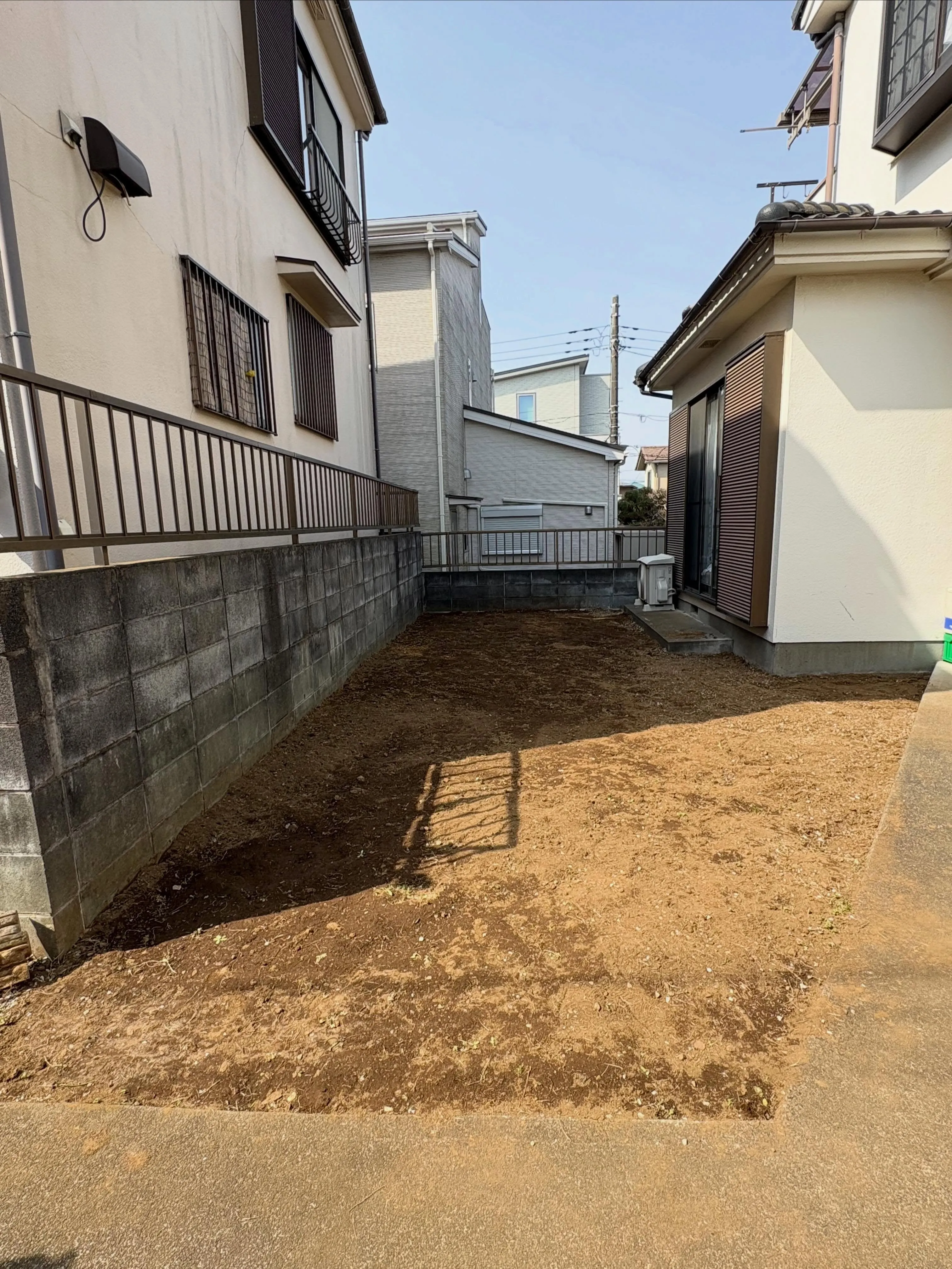 【埼玉県狭山市｜人工芝＋物置設置工事 完了👷‍♂️】✨🌱