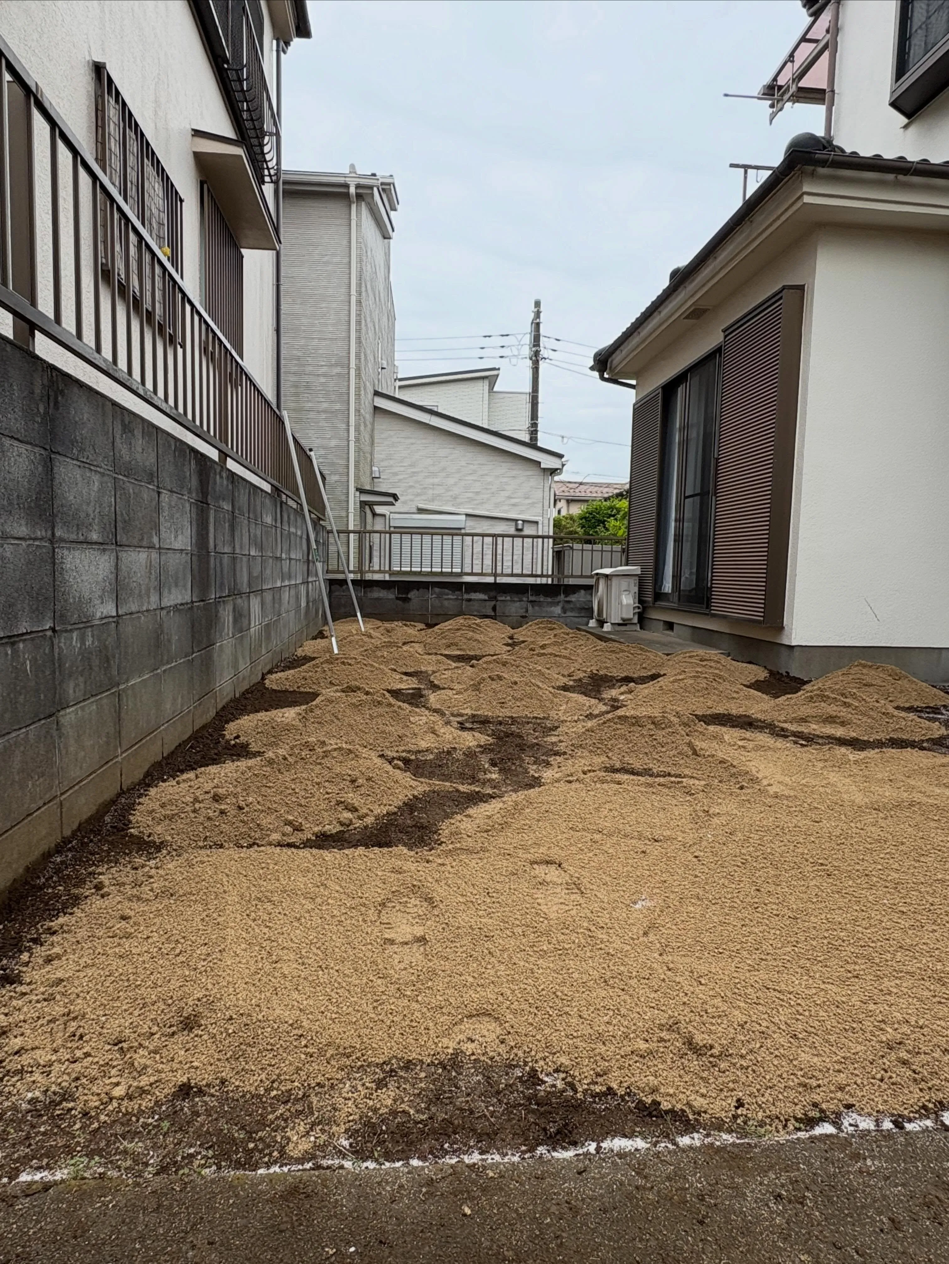 【埼玉県狭山市｜人工芝＋物置設置工事 完了👷‍♂️】✨🌱