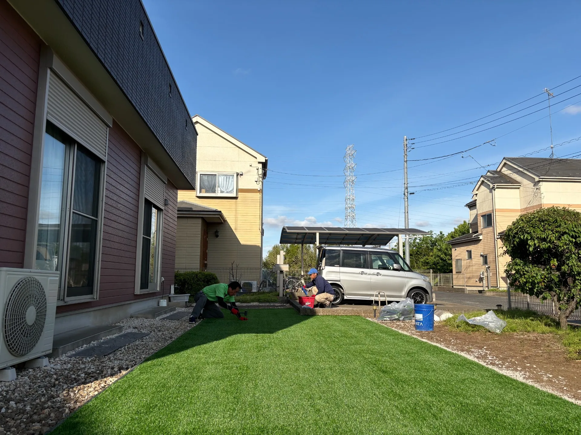人工芝施工完成。明るいお庭に生まれ変わりました。