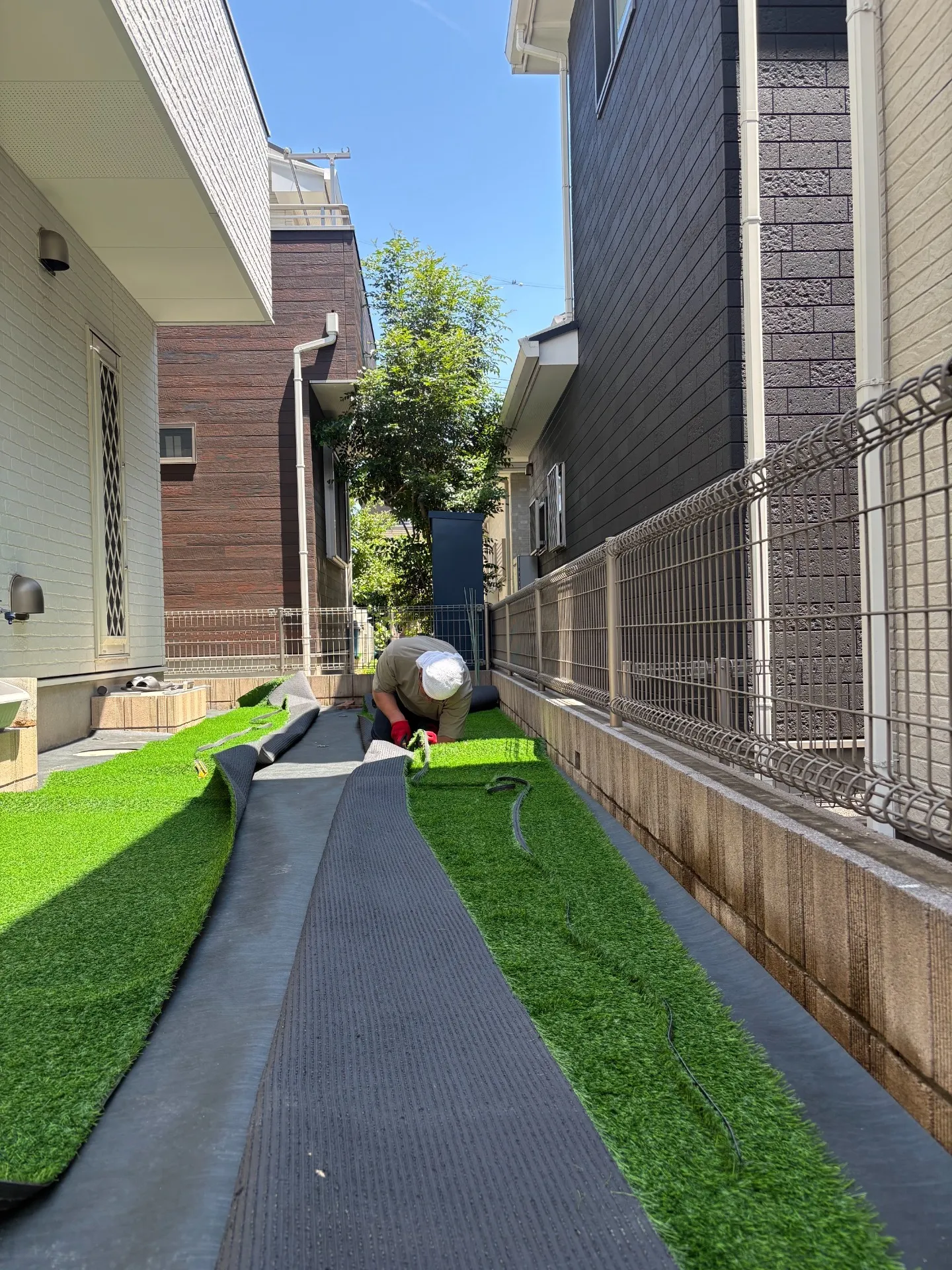 人工芝施工中