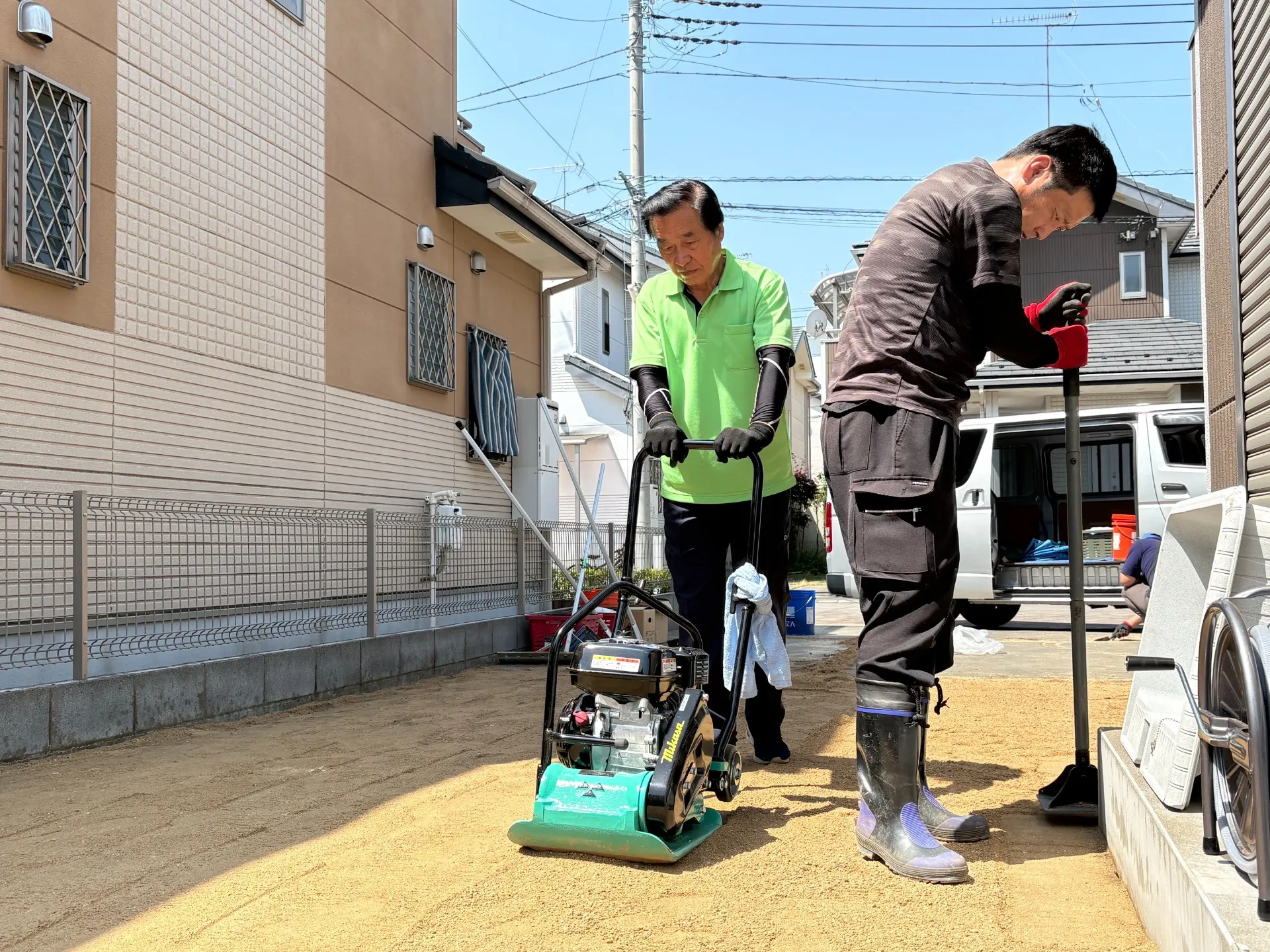 転圧・整地作業中