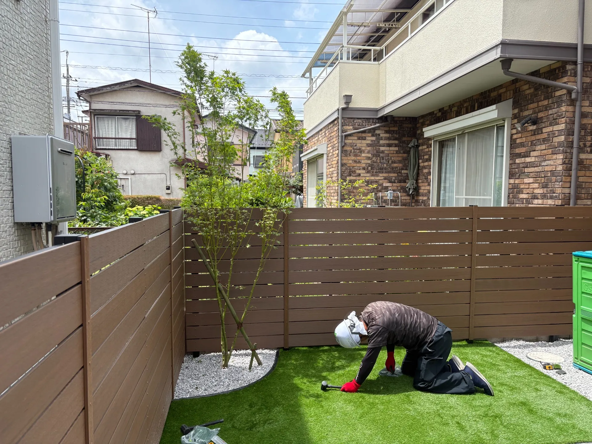 人工芝施工中