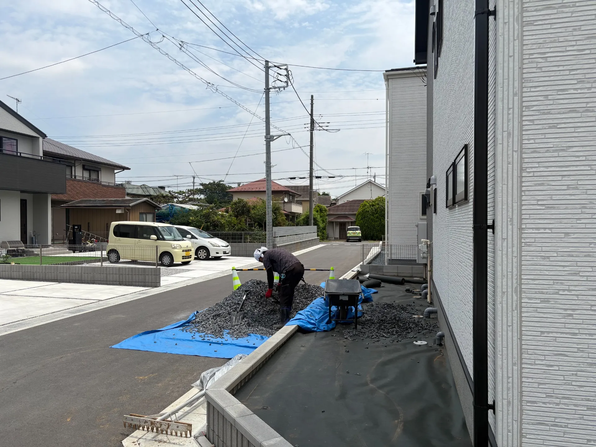 砂利下にも高耐久防草シート敷設