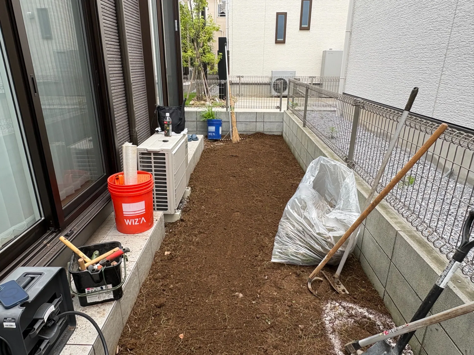 土の更地に戻します