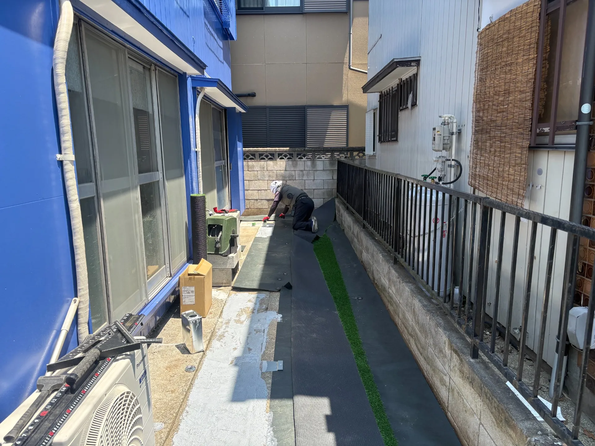 コンクリート部分はボンド接着します