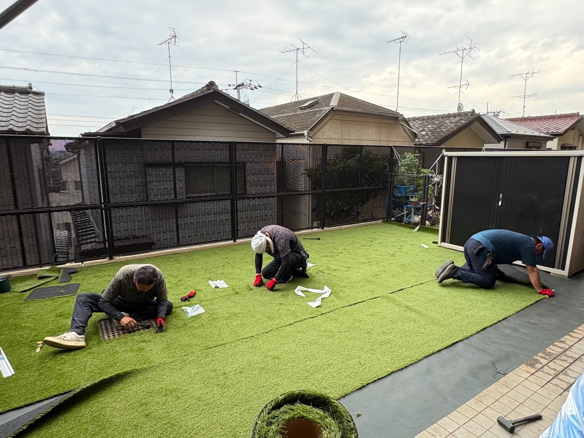 人工芝施工中
