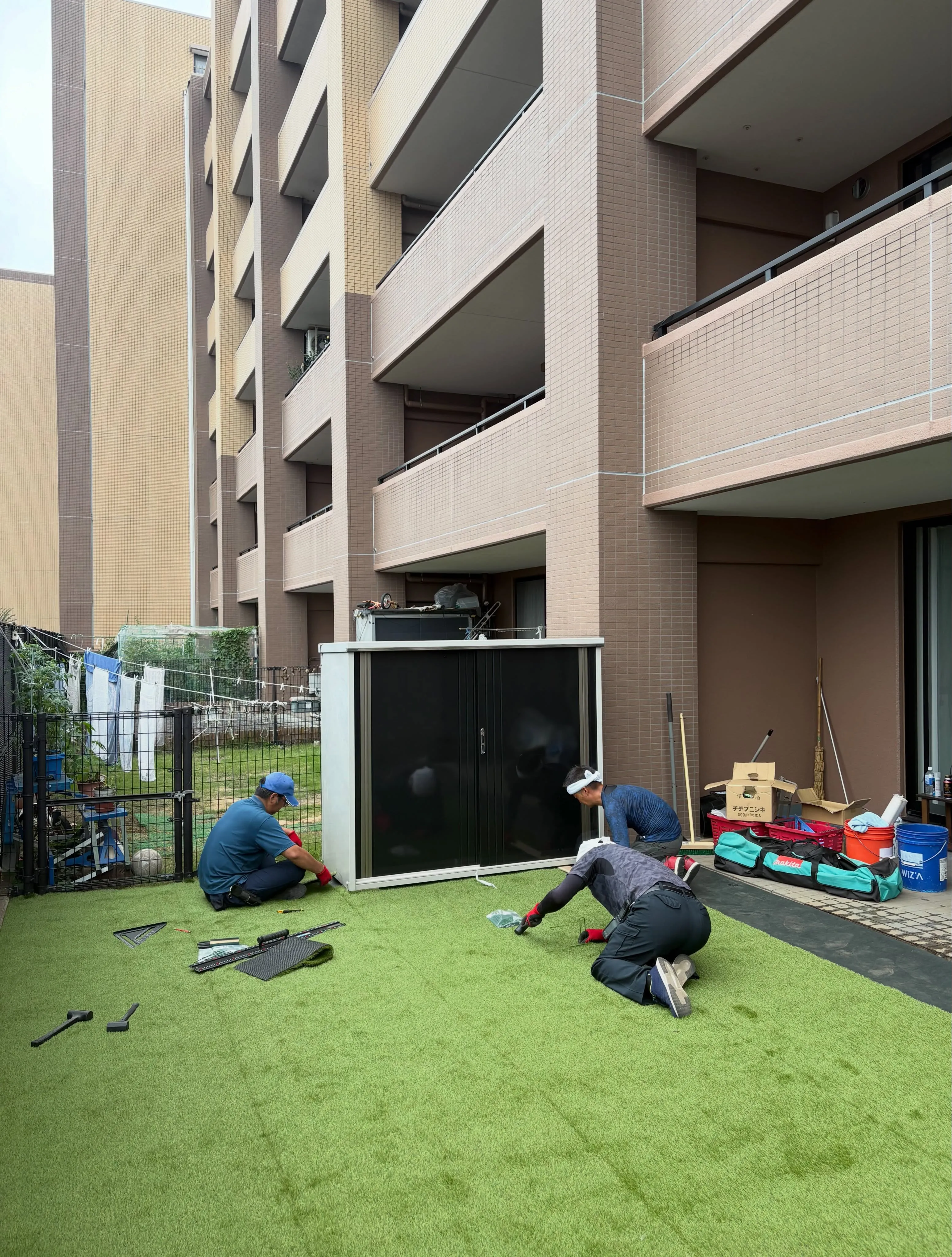 🏢【入間市のマンション専用庭を人工芝リフォーム】👷🏼✨