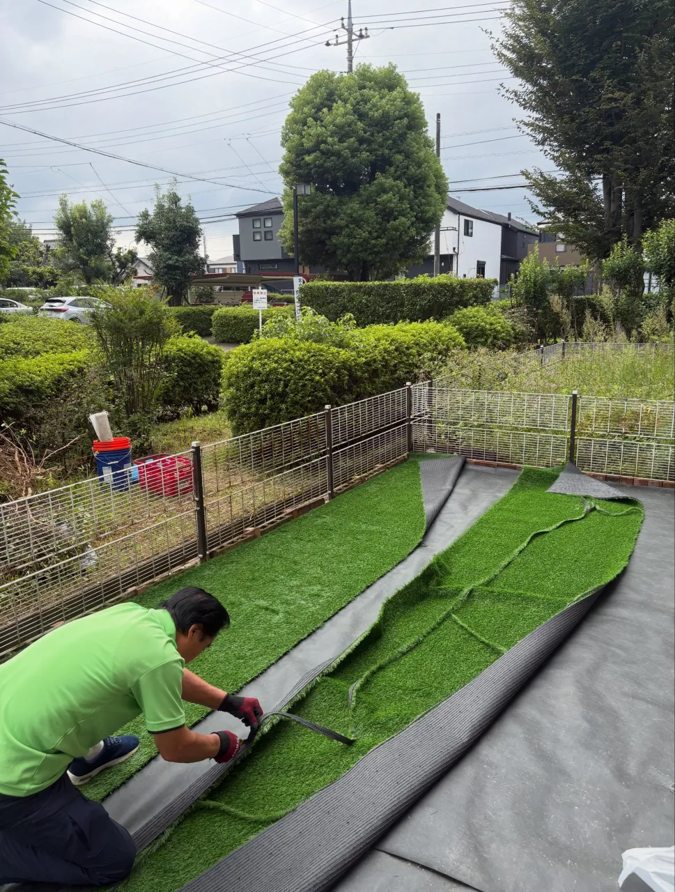 🫣【えっ…人工芝なのに、雑草だらけ⁉️】🚨😭