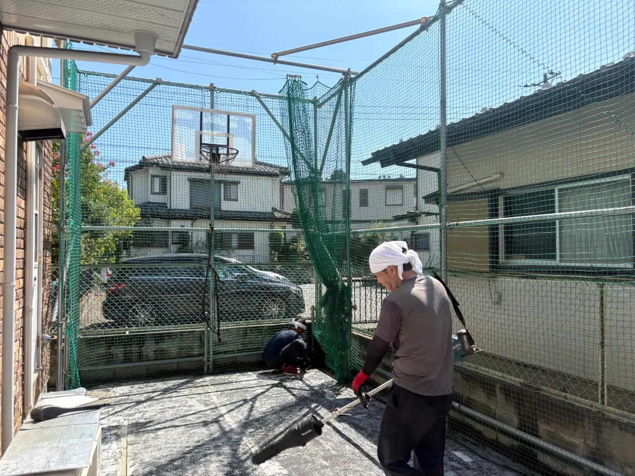 人工芝接着面の清掃