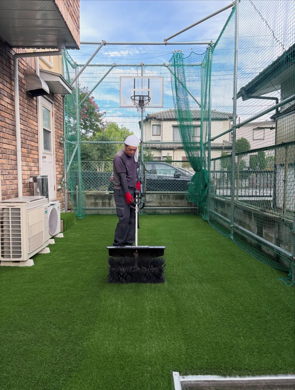 🌱 その人工芝、上から敷くだけじゃダメかも!? 👷🏼💥