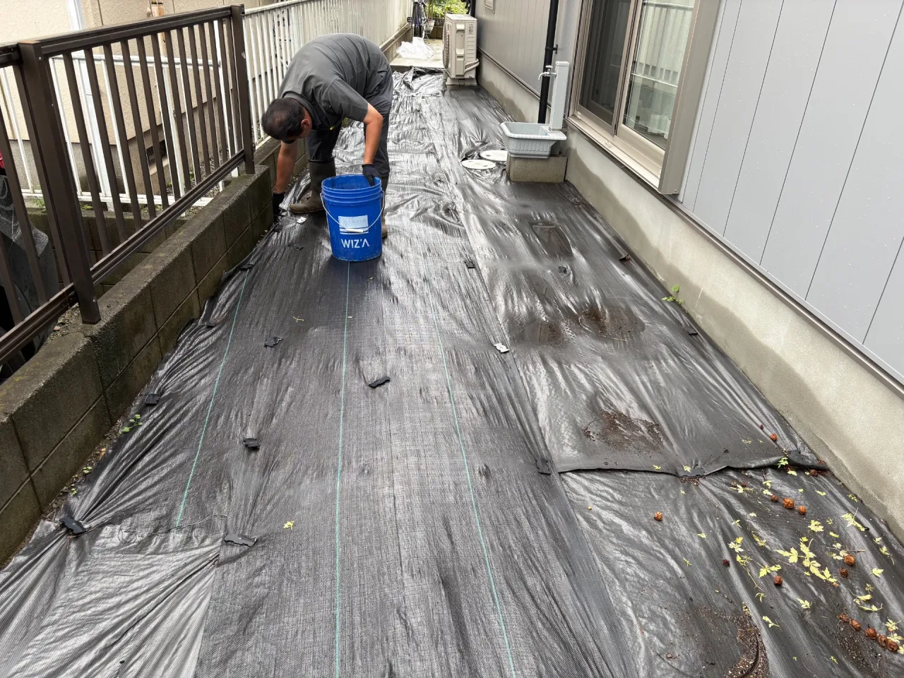 新築戸建ての防草シートを敷いたお庭