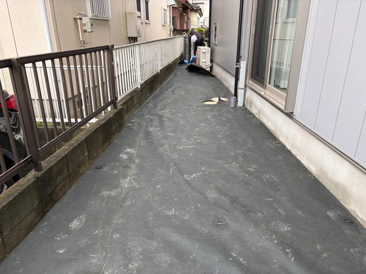 高耐久防草シートを全面に敷設