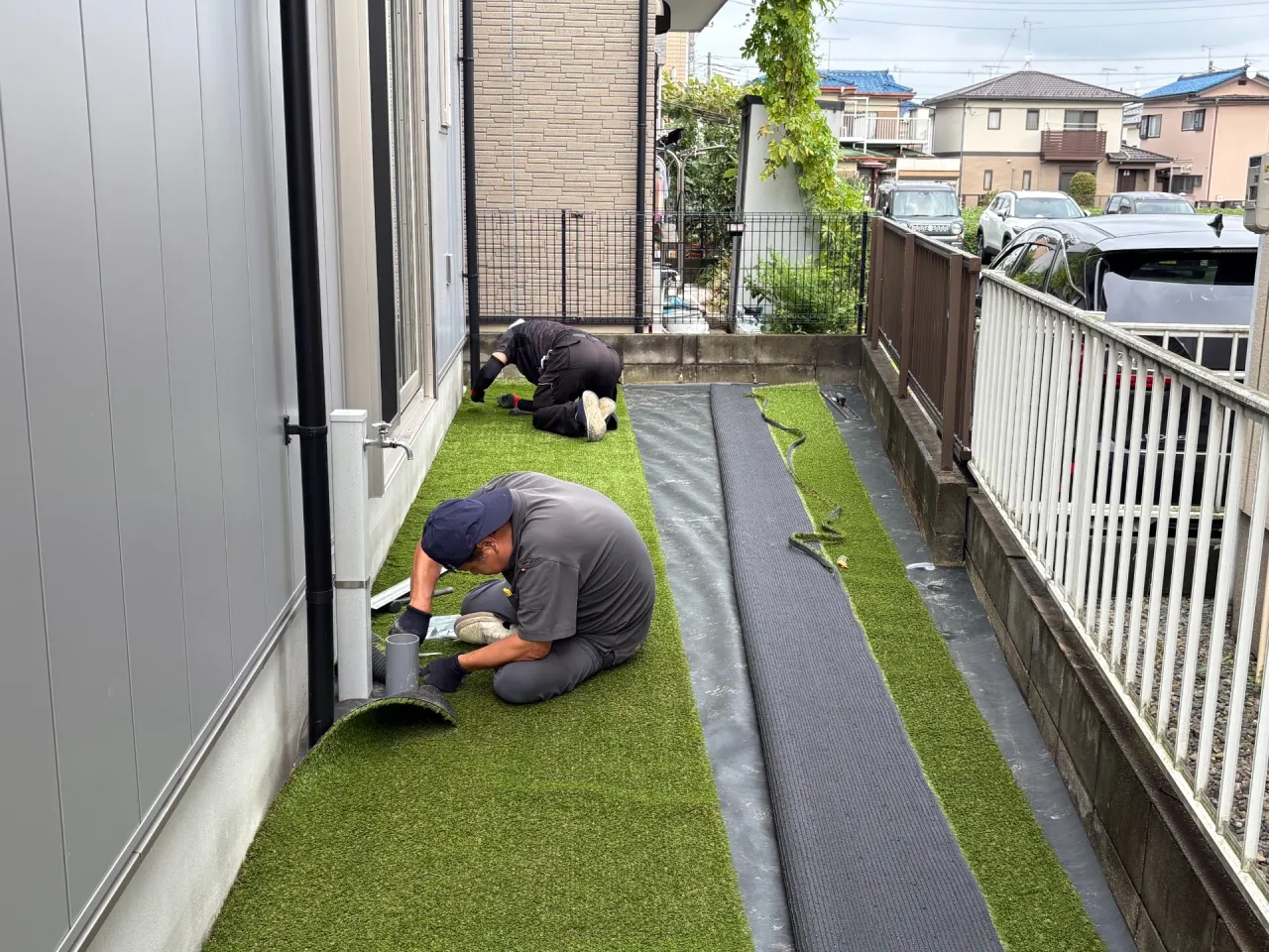 人工芝施工中